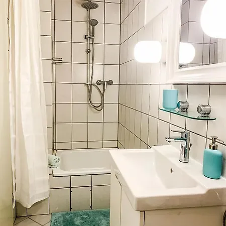 Schoene Wohnung Fuer 4 Gaeste An Der Eilenriede Mit Kostenlosen Parkplaetzen Hannover Exterior foto