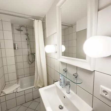 Schoene Wohnung Fuer 4 Gaeste An Der Eilenriede Mit Kostenlosen Parkplaetzen Hannover Exterior foto