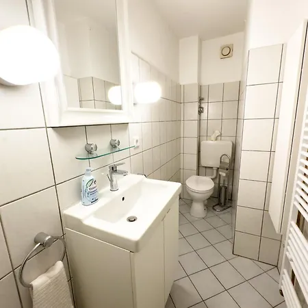 Schoene Wohnung Fuer 4 Gaeste An Der Eilenriede Mit Kostenlosen Parkplaetzen Hannover Exterior foto